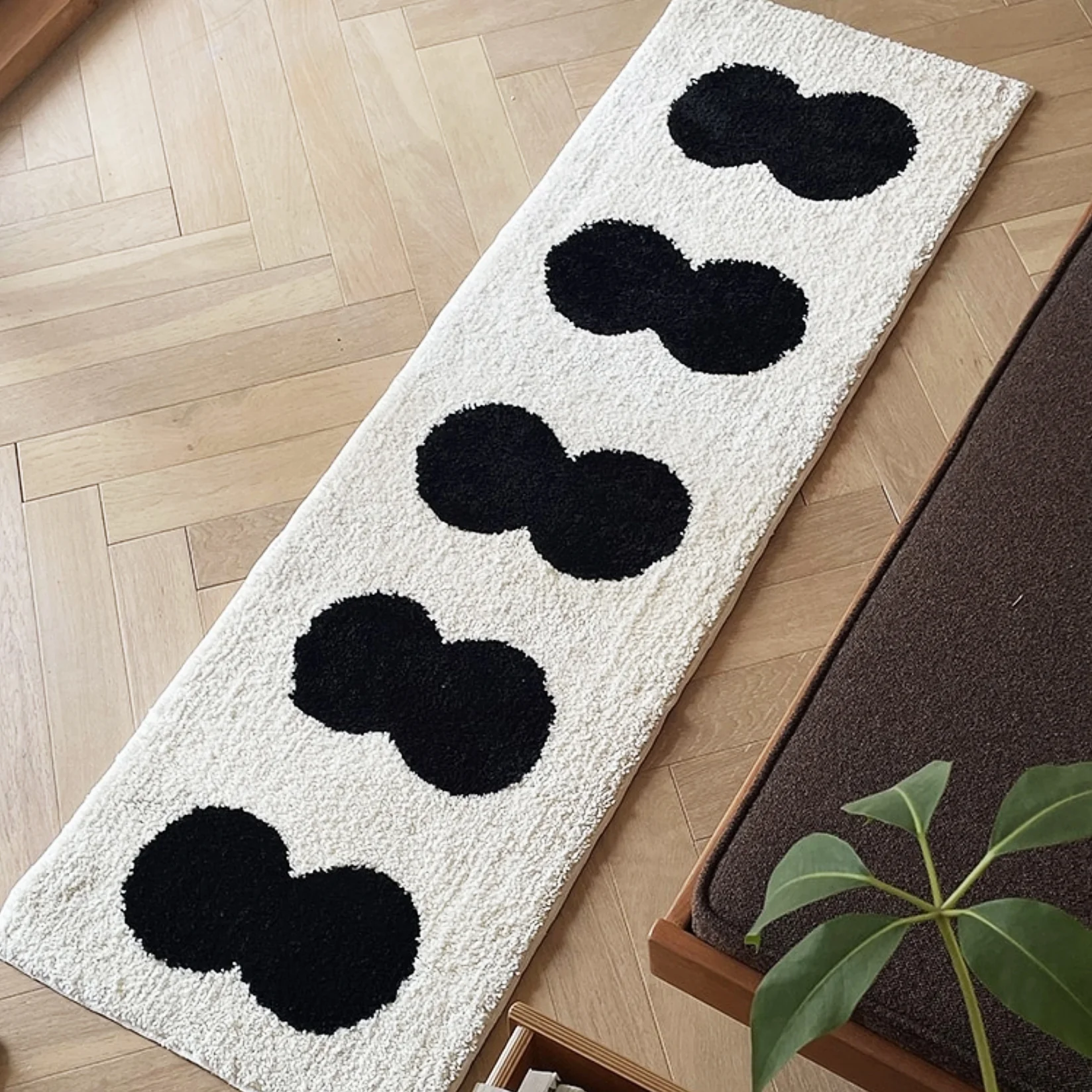 Black & White Abstract Narrow Rug - Image 5