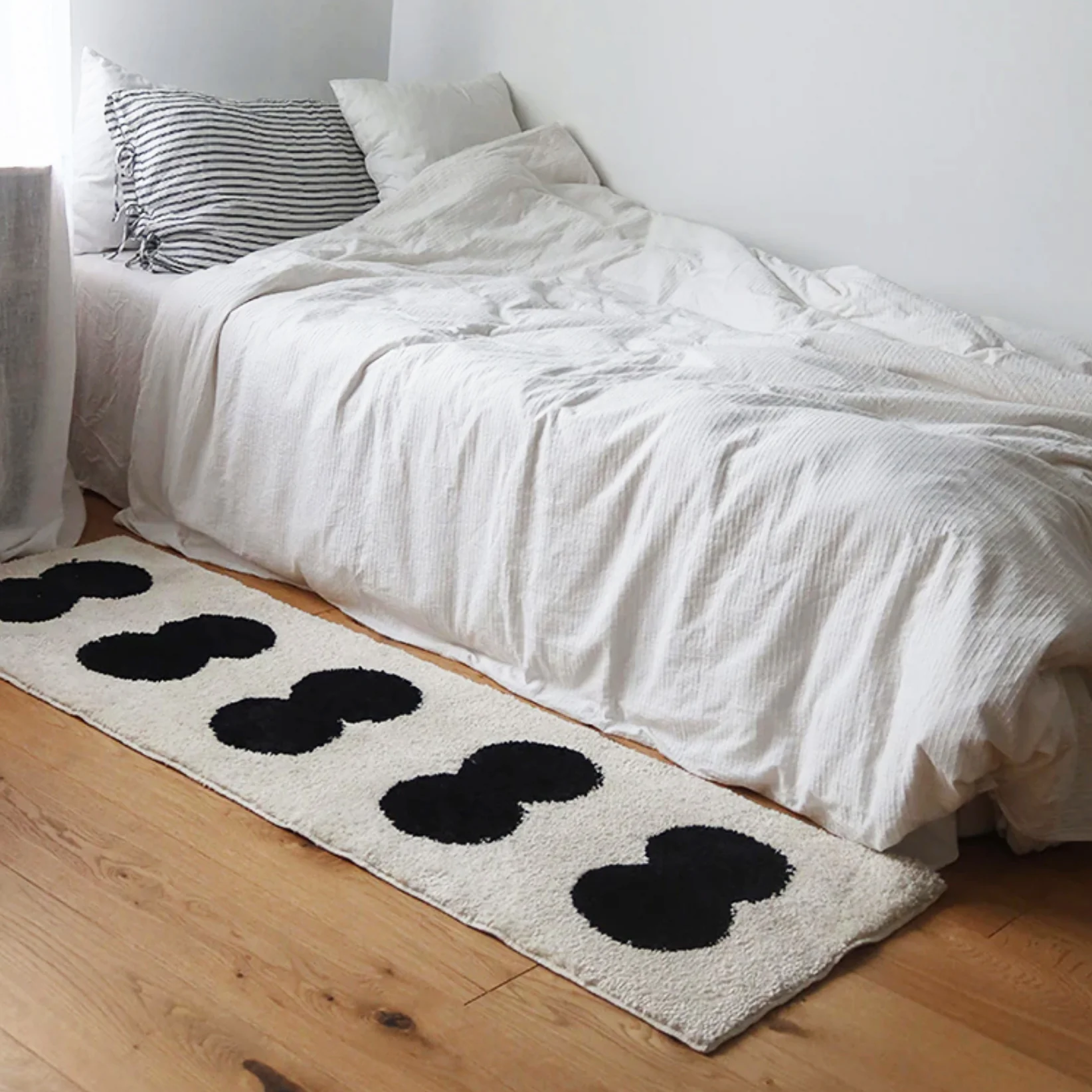 Black & White Abstract Narrow Rug - Image 8