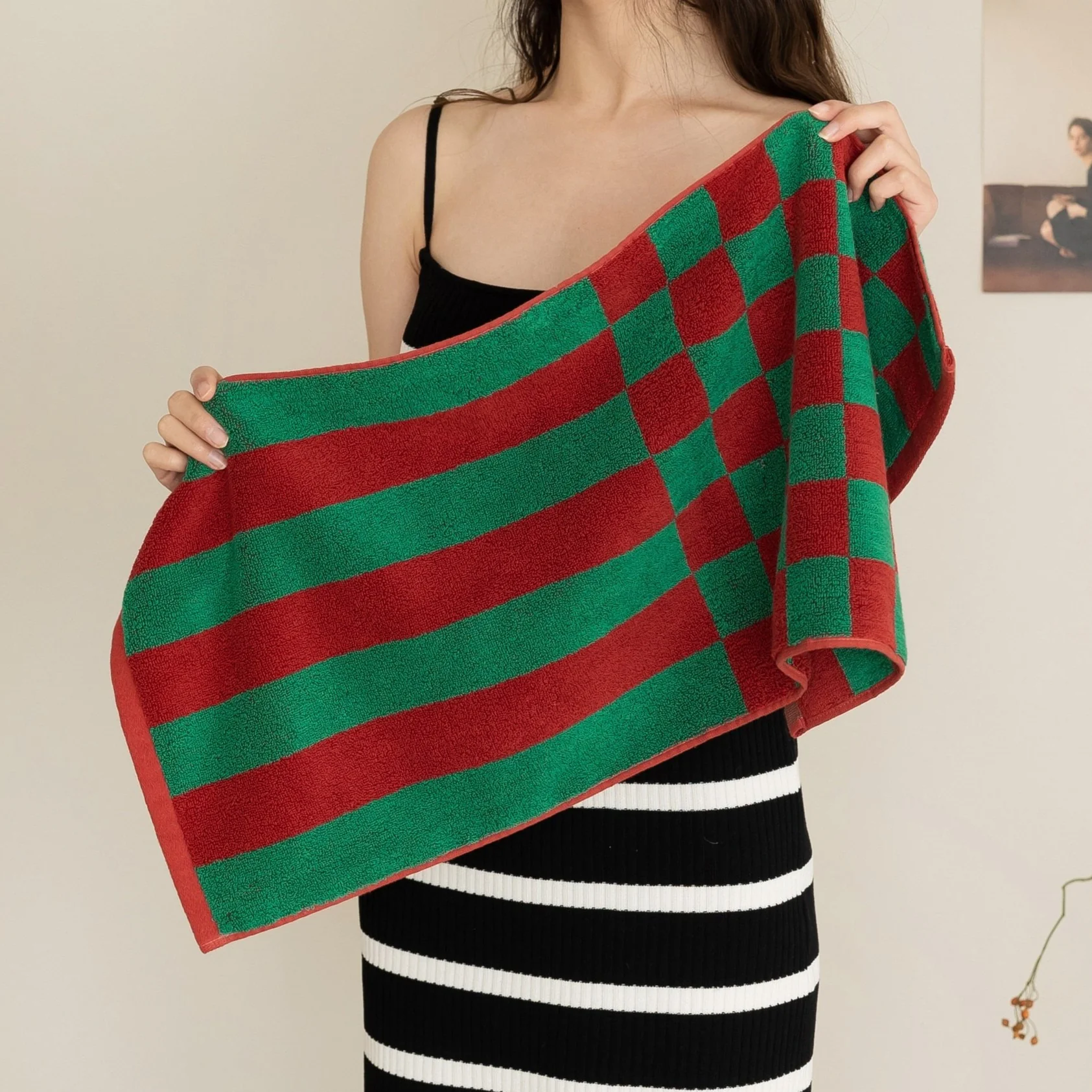 Checkered Cotton Towel - 2 Colours - Image 5