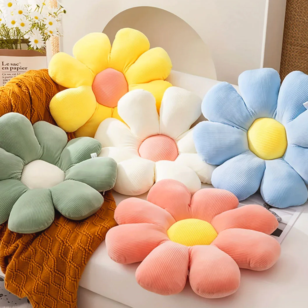 Daisy Plush Cushion - Image 3