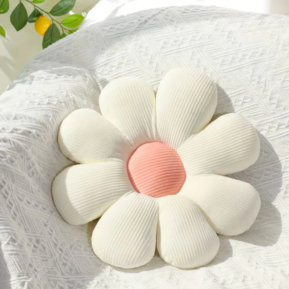 Daisy Plush Cushion - Image 9