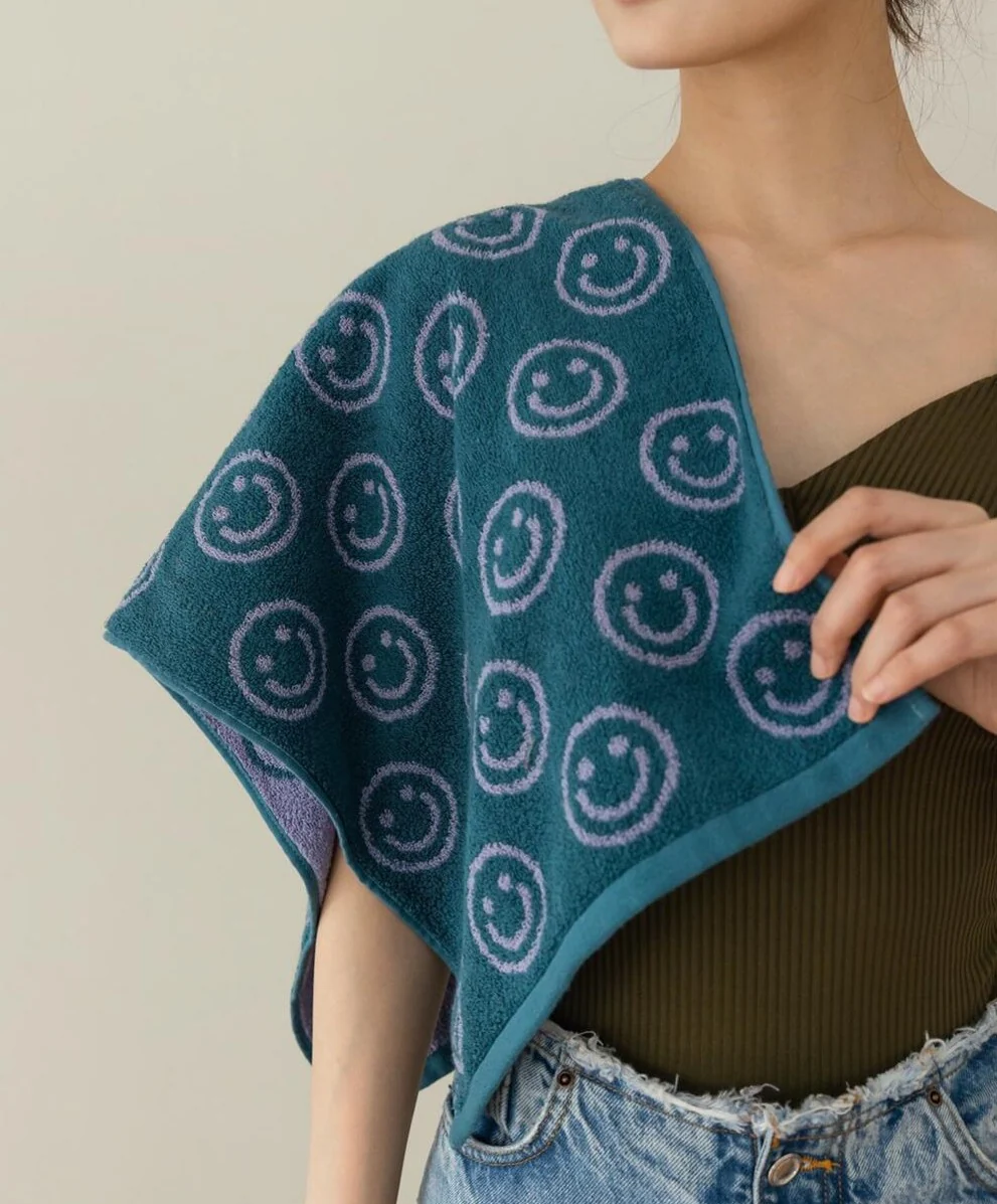 Double-sided Smiley Towel - Image 11