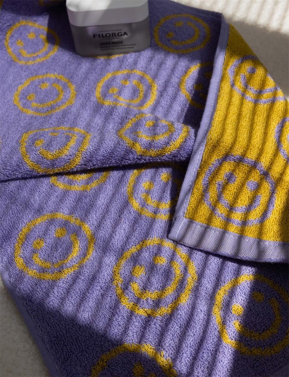 Double-sided Smiley Towel - Image 13
