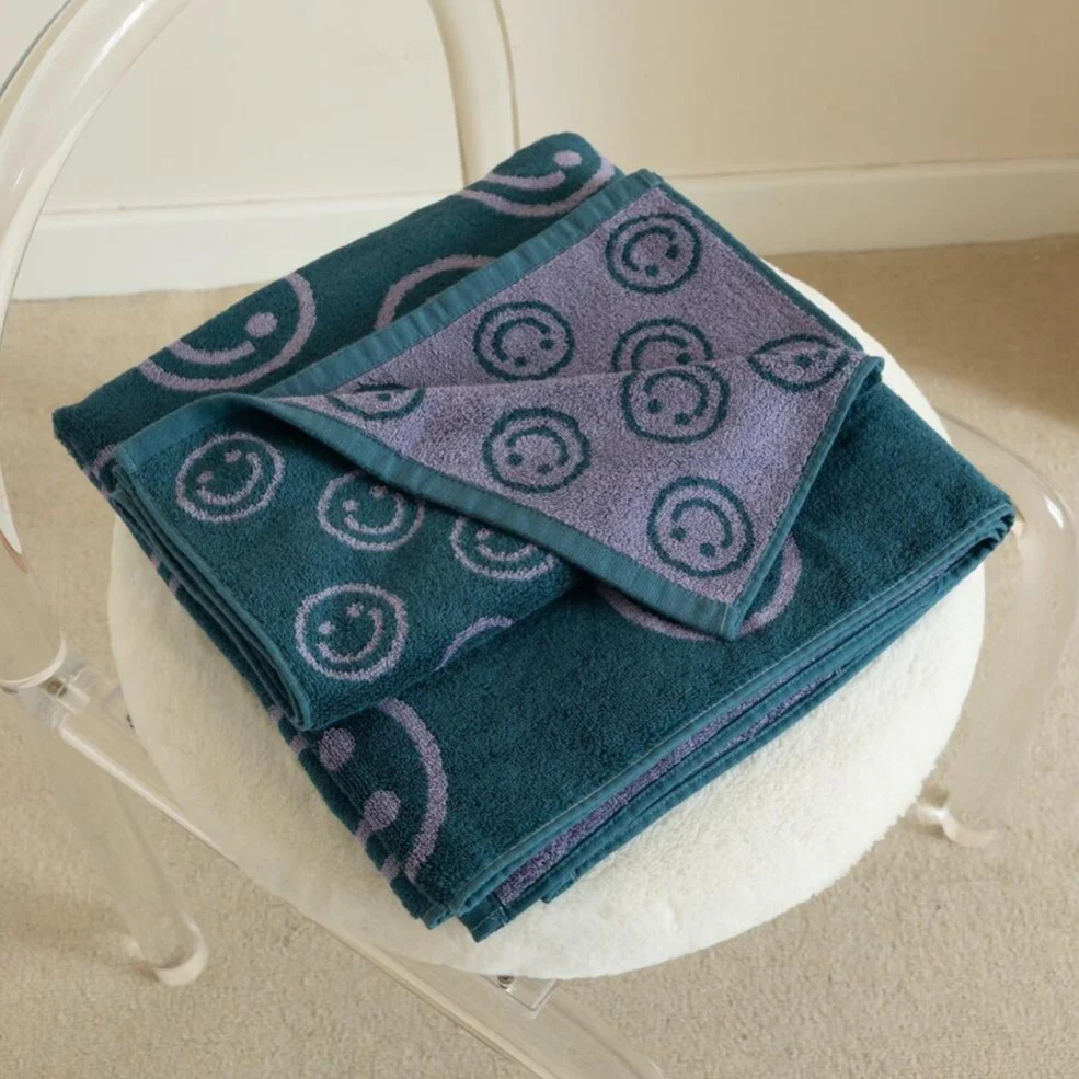 Double-sided Smiley Towel - Image 4