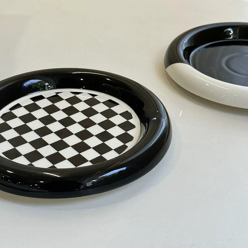 Monochrome Chubby Plates - Image 4