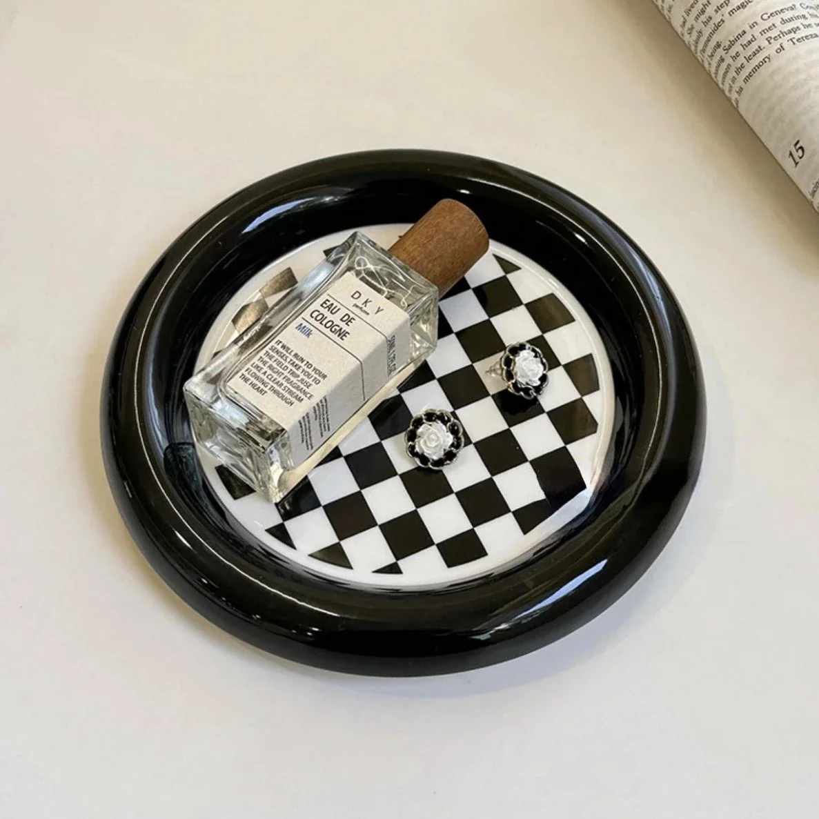 Monochrome Chubby Plates - Image 5