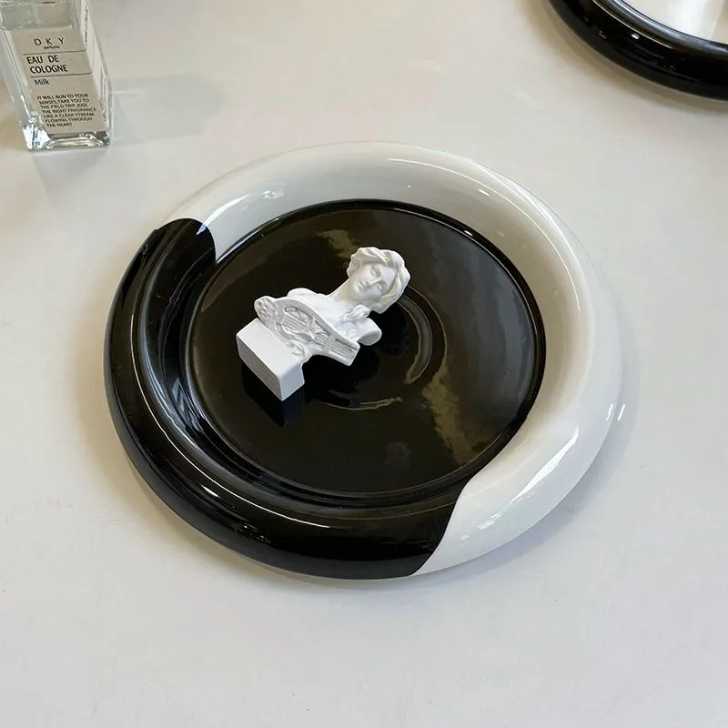 Monochrome Chubby Plates - Image 8