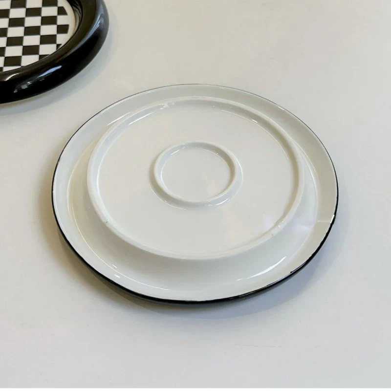 Monochrome Chubby Plates - Image 9