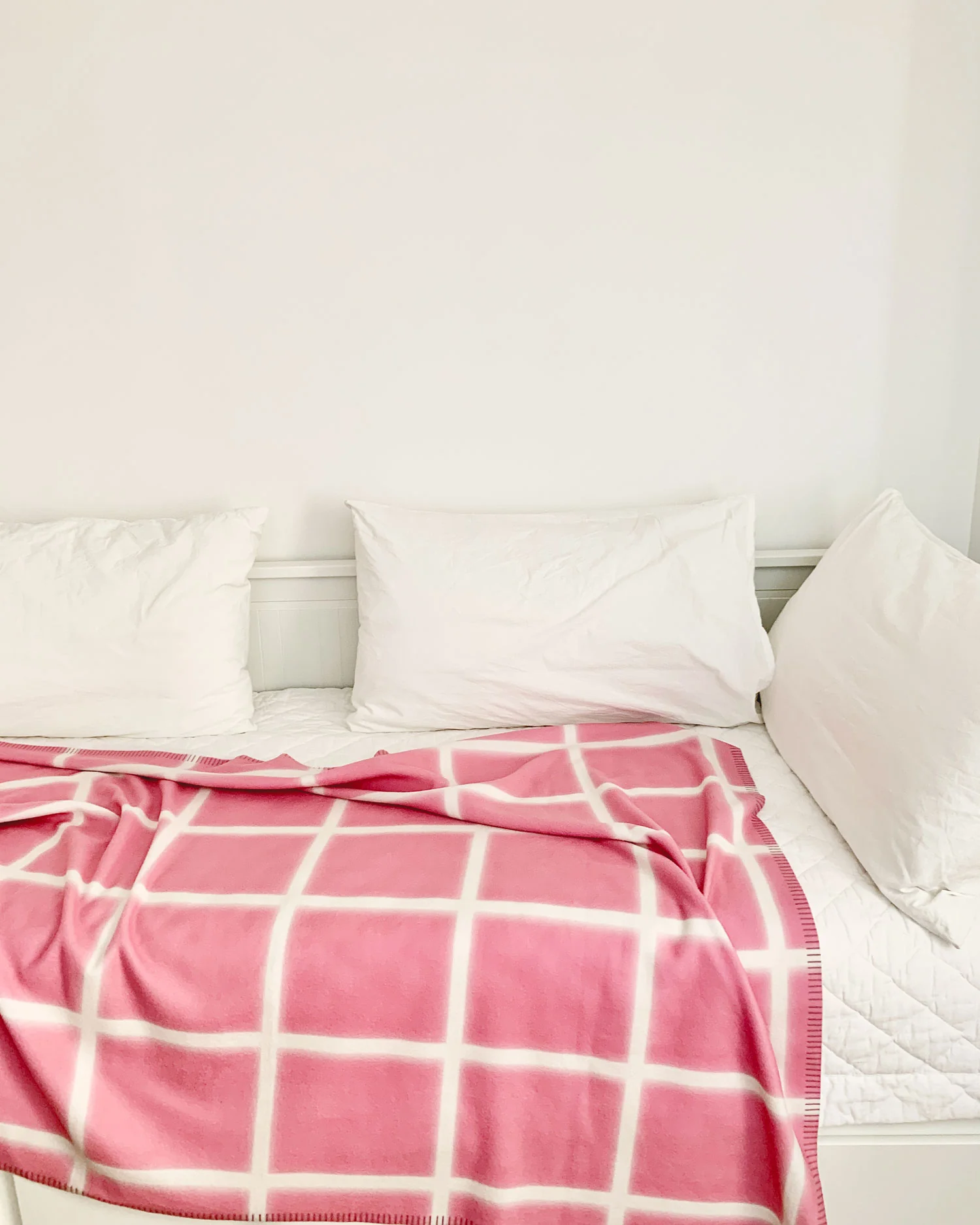 Poppy Pink Grid Throw - Image 4