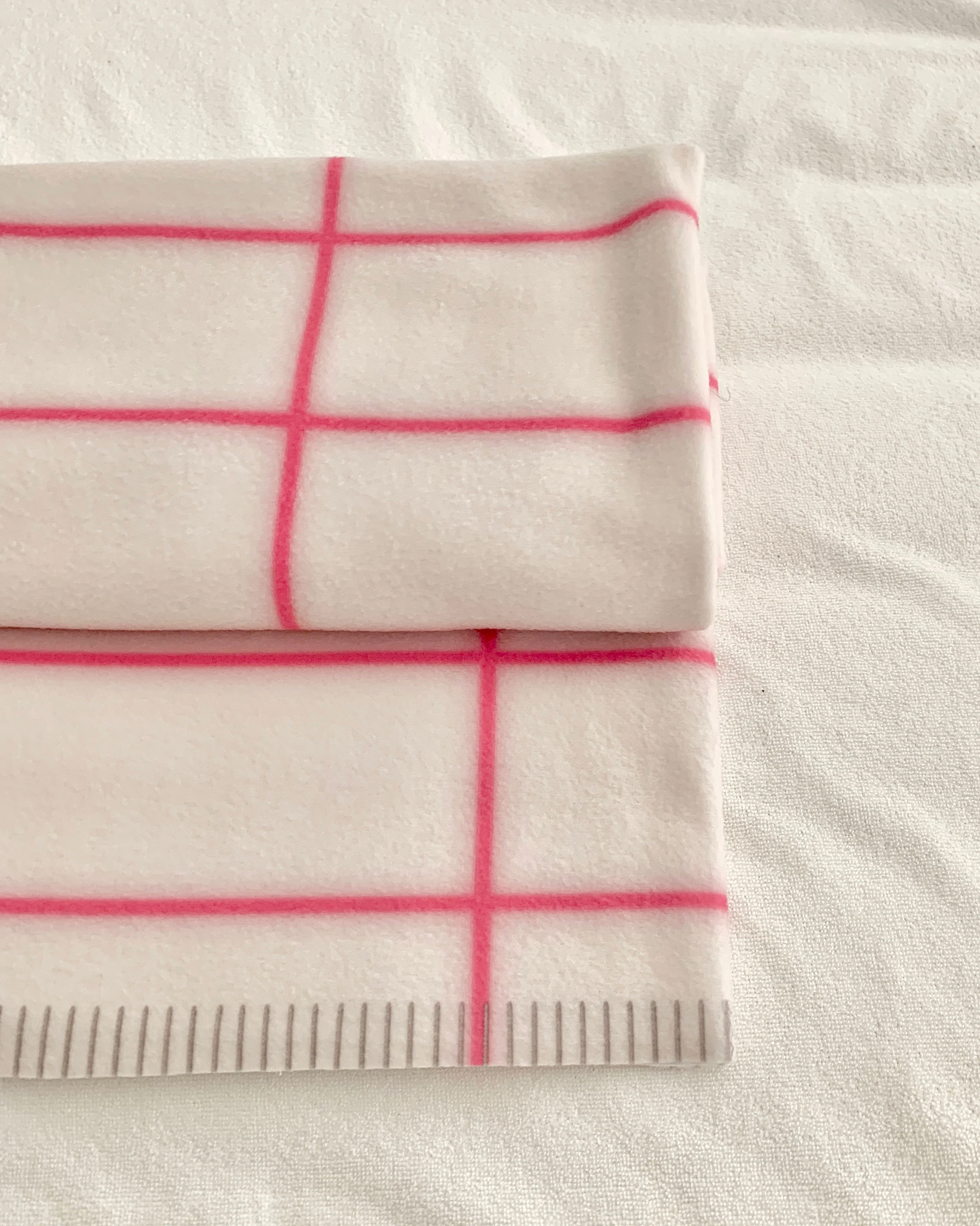 Poppy Pink Narrow Grid Throw