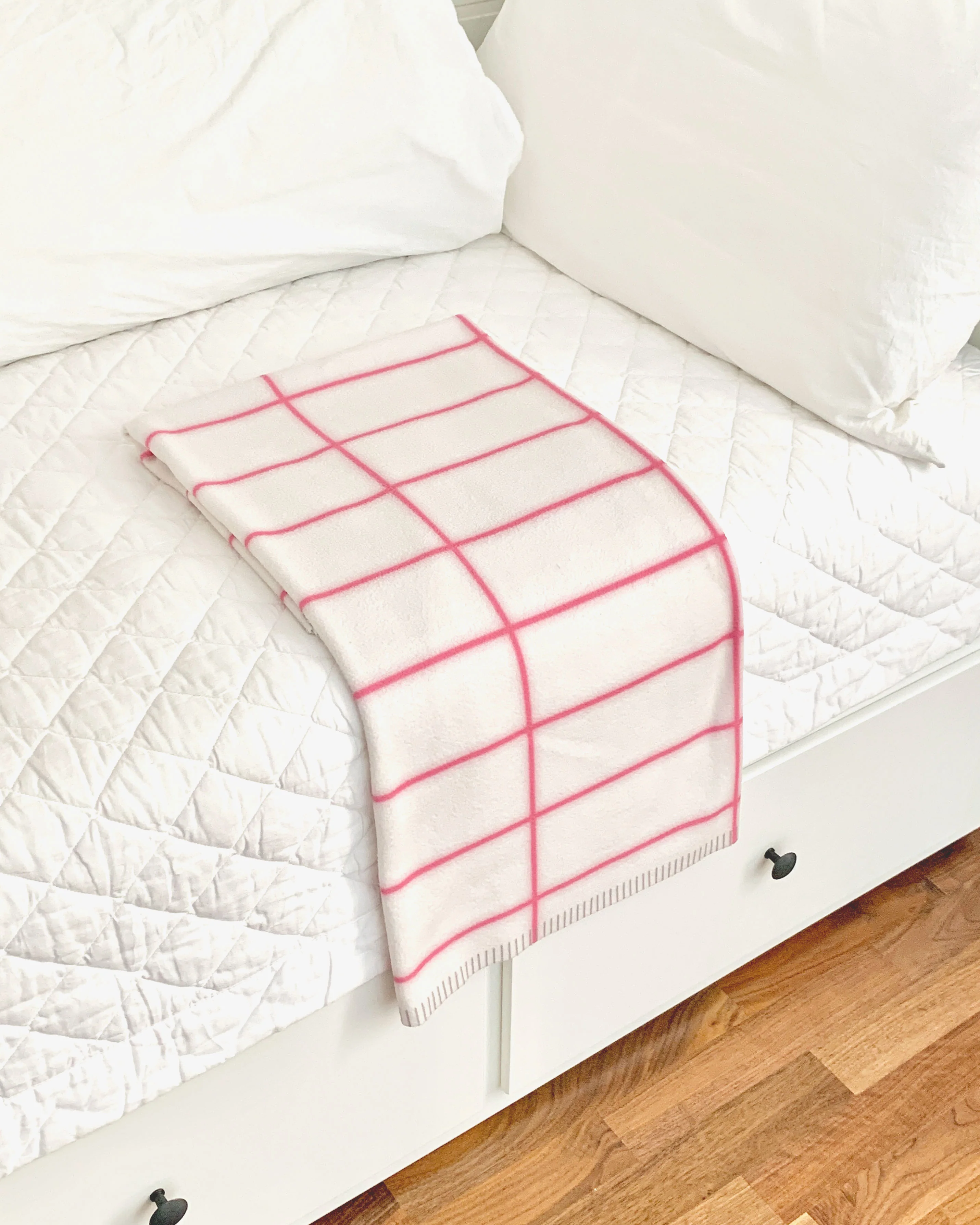Poppy Pink Narrow Grid Throw - Image 2