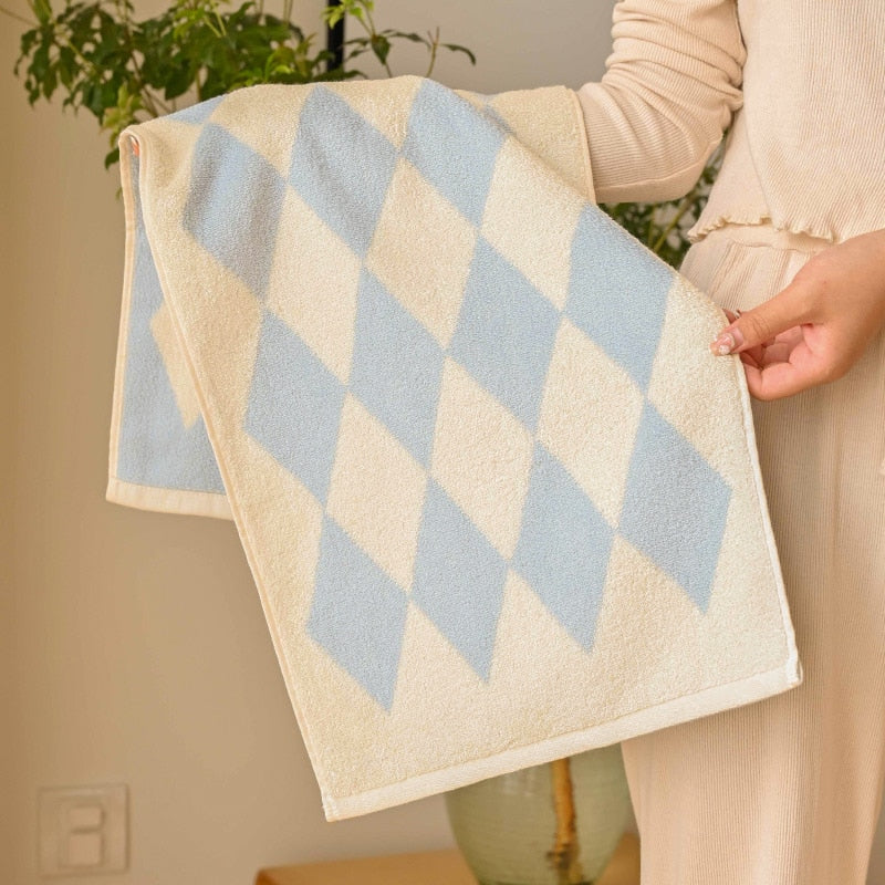 Retro Diamond Bath Towel - Image 2