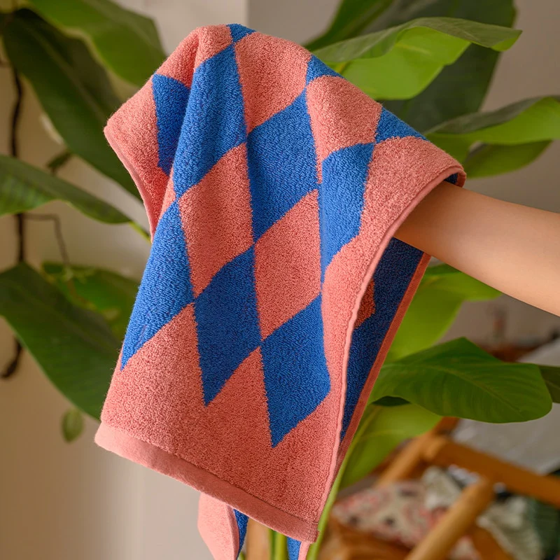 Retro Diamond Bath Towel - Image 7