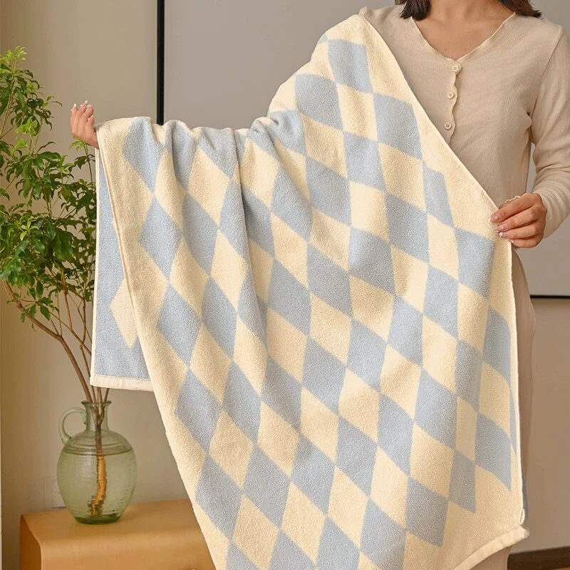 Retro Diamond Bath Towel - Image 8