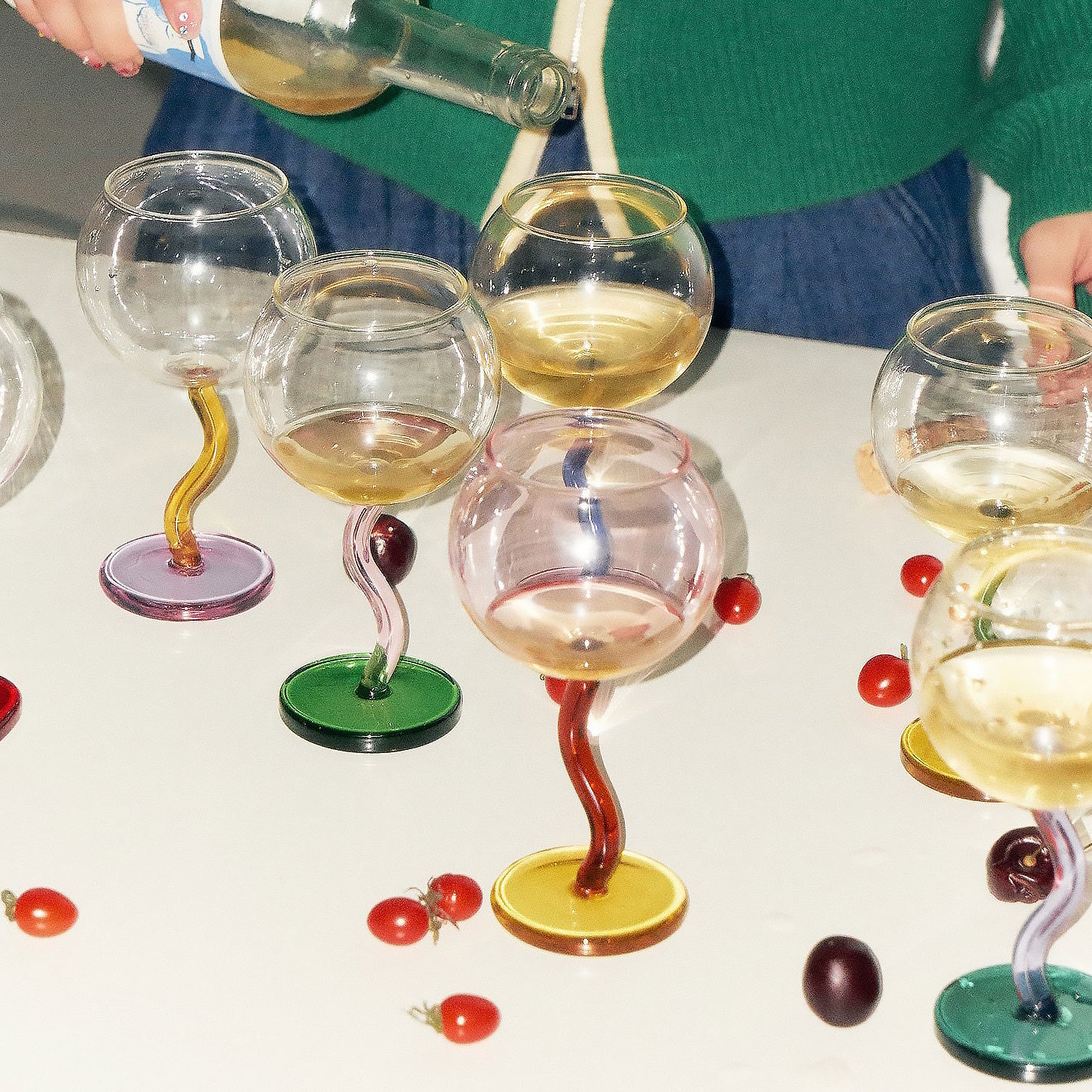 Wavy Handle Globe Wine Glass - Image 3