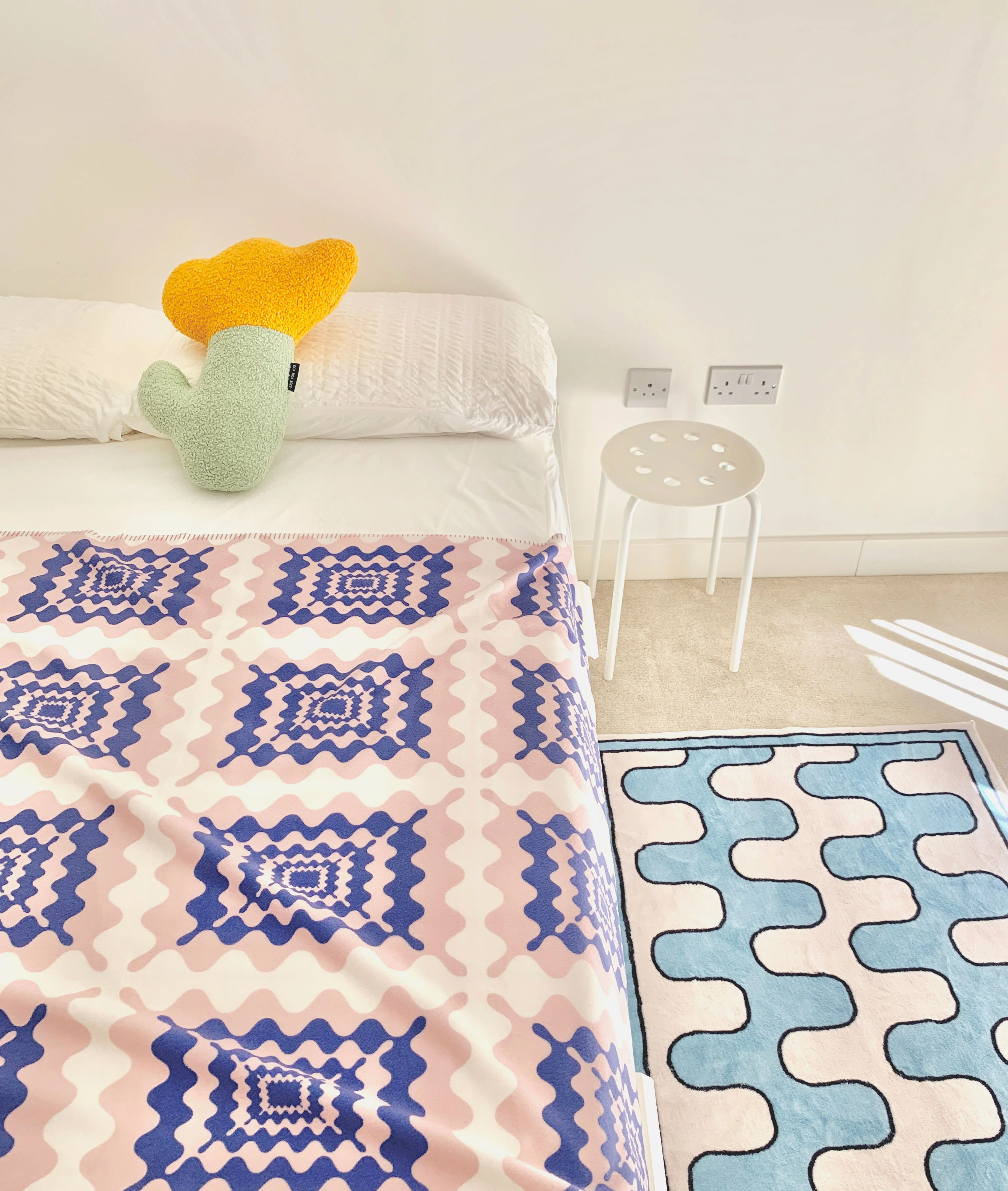Wavy Pink & Blue Throw - Image 2