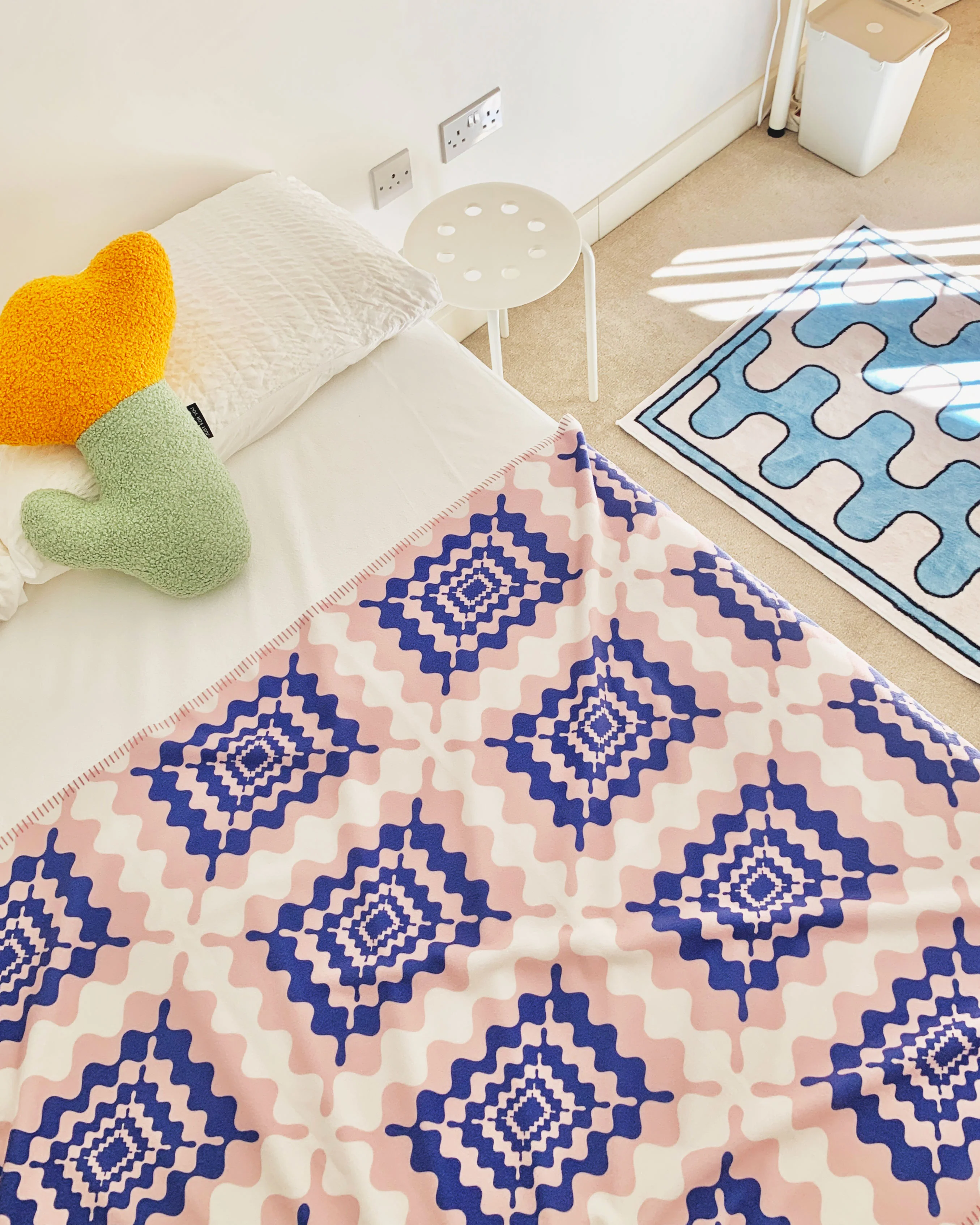 Wavy Pink & Blue Throw - Image 3
